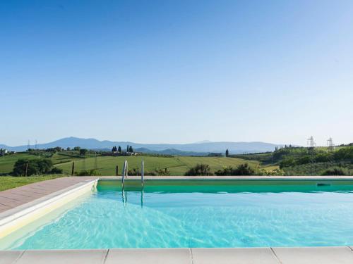 basen w willi z górami w tle w obiekcie Holiday Home Antico Convento by Interhome w mieście Badia