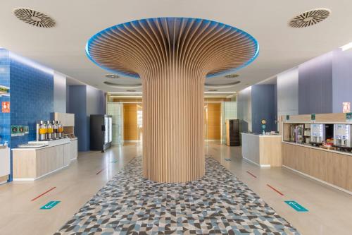 a large column in the middle of a lobby at Hotel BCL Levante Club & Spa - Only Adults Recomended in Benidorm
