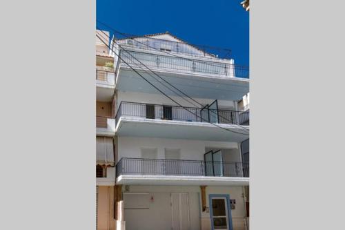 a white apartment building with a large balcony at Ρήγας: Όμορφα στο Μεσολόγγι, Διαμέρισμα Β2 in Missolonghi