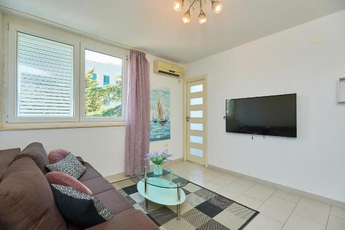 Apartment D&L
