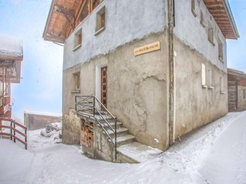 a building with a staircase in the snow at Apartment La Trace Blanche by Interhome in Villaroger