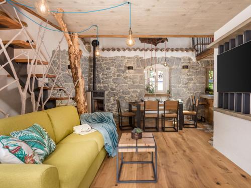 O zonă de relaxare la Holiday Home Villa Antonio by Interhome