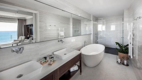Ένα μπάνιο στο Royal Palm Hotel
