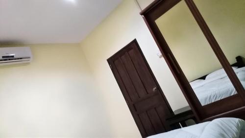 เตียงในห้องที่ Apartment Thidathip