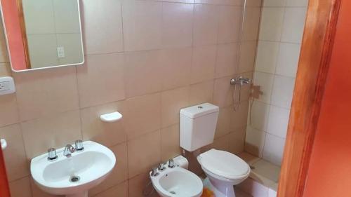 a bathroom with a toilet and a sink at Cabañas del Mollar Salta con Wifi y Netflix in El Encón