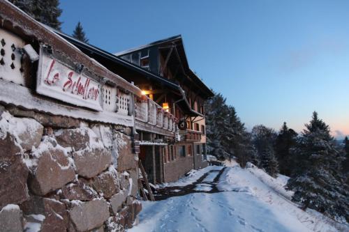 a building in the snow with a sign on it at Le Schallern - Accès à pieds depuis le Gaschney in Muhlbach-sur-Munster