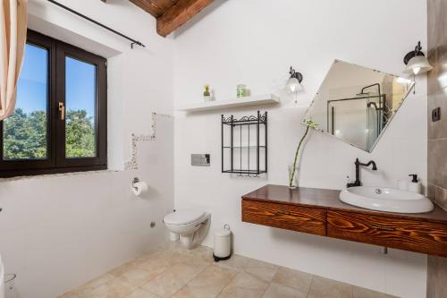 Koupelna v ubytování Villa LAVANTINA