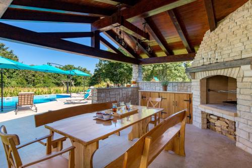 Kolam renang di atau dekat dengan Villa LAVANTINA