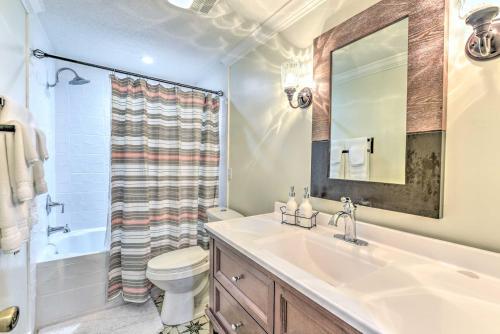 Koupelna v ubytování 16 Mi to Disney Cottage with Deck in Winter Garden