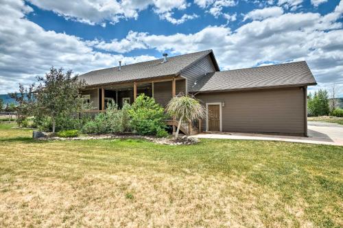 Imagen de la galería de Bright Kamas Home with Fire Pit, 22 Mi to Park City!, en Kamas