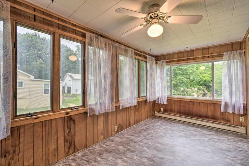Gambar di galeri bagi Penn Yan Escape with Yard, 1 Mi to Keuka Lake! di Penn Yan