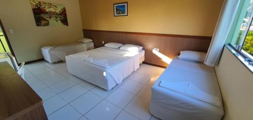Ένα ή περισσότερα κρεβάτια σε δωμάτιο στο Duas Praias Hotel Pousada