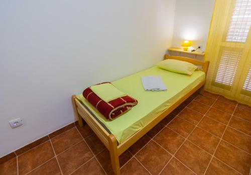 Postel nebo postele na pokoji v ubytování Guesthouse Lovćen