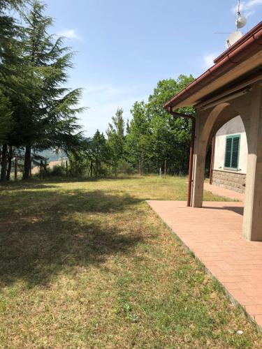 Κήπος έξω από το Villa Raggio della Valle