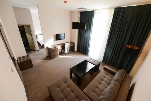 TV a/nebo společenská místnost v ubytování Hotel Cara 28