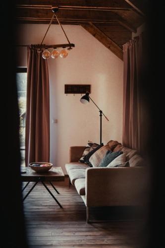 a living room with a couch and a lamp at Intense Room in Remeţi