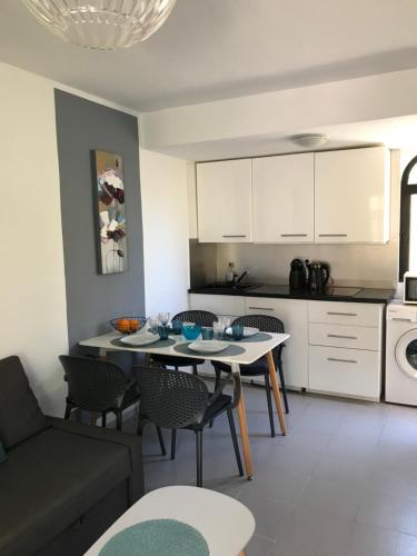 Kuchyňa alebo kuchynka v ubytovaní Apartament J&P CostaCalma