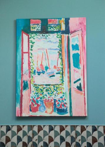 a painting of a window with flowers on a wall at La CASA DEGLI ARTISTI in Tuscania