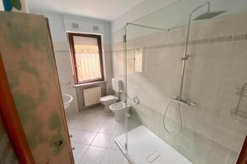 a bathroom with a shower and a toilet at Langhe&Tartufi, a Ricca di Diano d'Alba in Diano dʼAlba