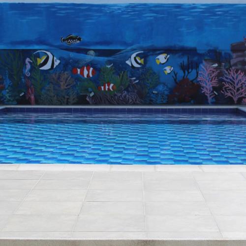 a swimming pool with a painting of an aquarium at Hotel Mar del Plata in Cartagena de Indias