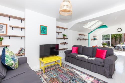 a living room with two couches and a tv at Oxfordshire Living - The Cranham House - Oxford in Oxford