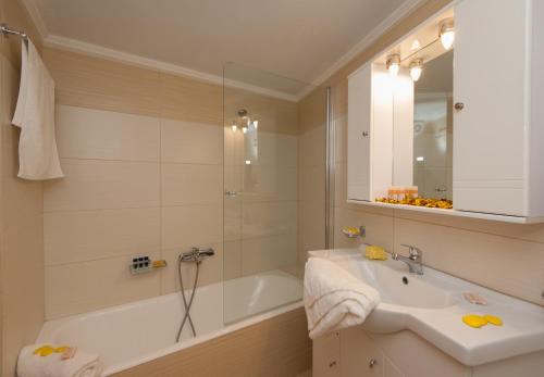 Phòng tắm tại Crete Residence Villas
