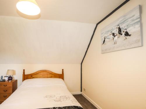 Una cama o camas en una habitación de 8 Achnabat