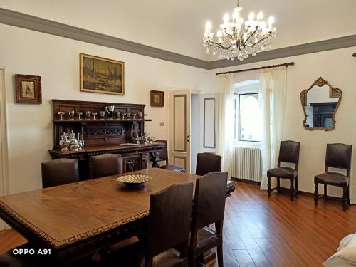 a dining room with a table and chairs and a chandelier at Holiday stay by Federica in Crevari