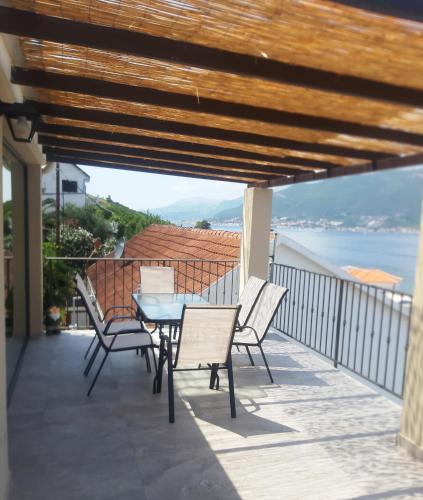 a patio with a table and chairs on a balcony at Martin Lux Apartment in Krasici