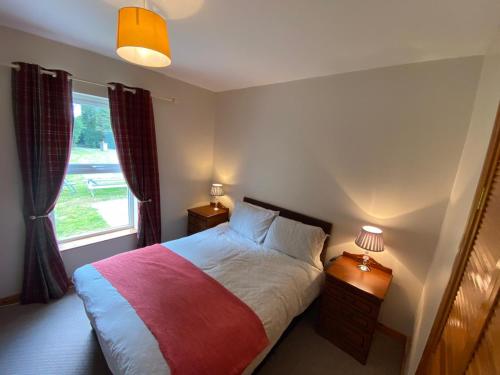 Säng eller sängar i ett rum på Orchard Lodge
