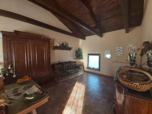 a living room with a couch and a table at Agriturismo Raimondi Cominesi Amilcare in Garlasco