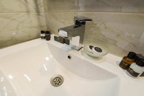 Ένα μπάνιο στο Hotel Cara 28