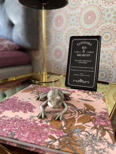a table with a frog sitting on top of a table at Eleonora Bed & Breakfast in Kristiinankaupunki