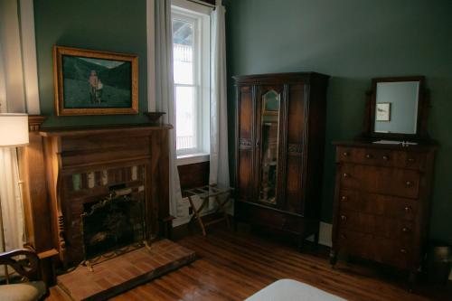 Gambar di galeri bagi The Grand Hotel di Hogansville
