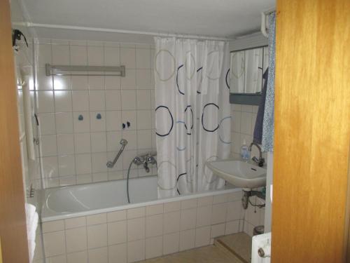 Ett badrum på Alsfelder Apartment