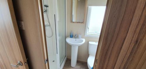 Gallery image of Remarkable 5-Bed Cabin in Clacton-on-Sea in Clacton-on-Sea