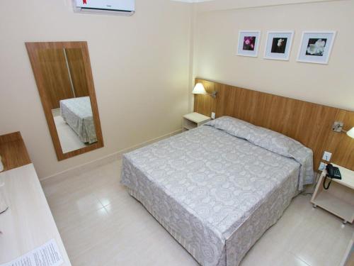 a hotel room with a bed and a desk at Piazza Acqua Park in Caldas Novas