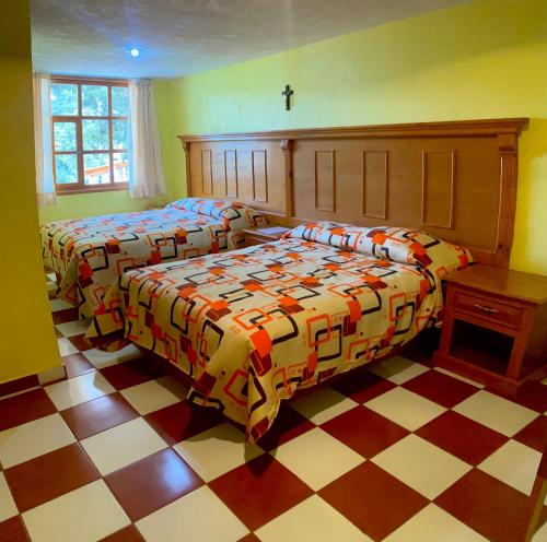 מיטה או מיטות בחדר ב-Hotel Posada Castillo Panteon Ingles