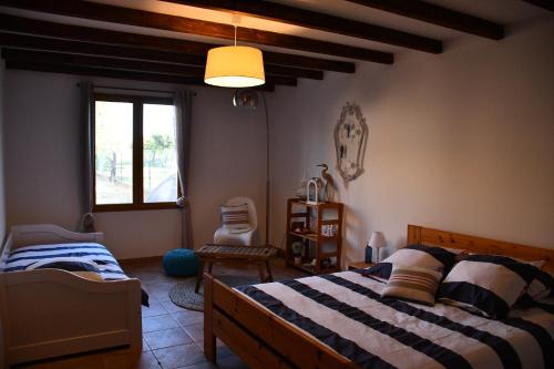 Ένα ή περισσότερα κρεβάτια σε δωμάτιο στο La Maison Angelvin