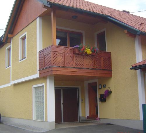 Edificio en el que se encuentra la habitación en casa particular