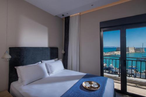 Archipelagos Apt with Unique Sea & Old Port View in the City Center wlaking distance to all major Sites