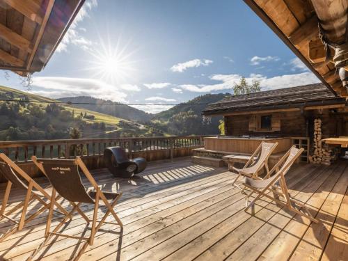 Appartement La Clusaz, 7 pièces, 10 personnes - FR-1-304-216にあるバルコニーまたはテラス