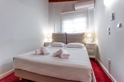 Ein Bett oder Betten in einem Zimmer der Unterkunft Apartments Tina FREE transfer from-to the airport