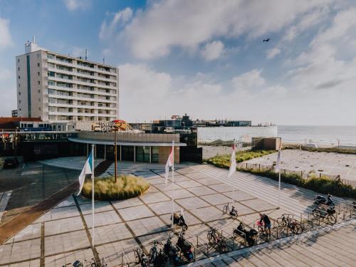 a group of bikes parked on a sidewalk near the beach at Zaras Studios in Zandvoort