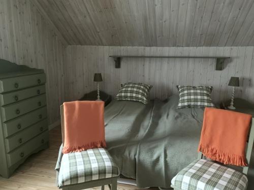 Cama o camas de una habitación en Stuga på Brattmon