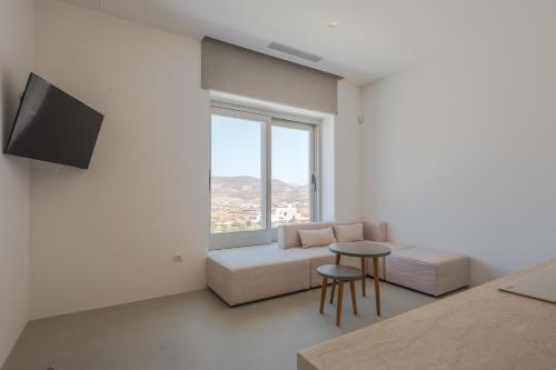 A seating area at Amarelo Suites