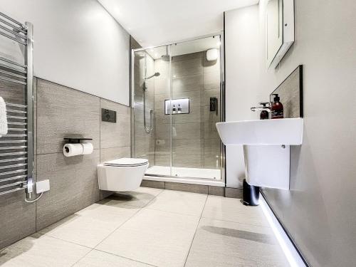 Ett badrum på Oban Bay Apartments