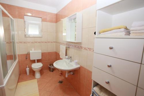 Ένα μπάνιο στο Apartments A&G