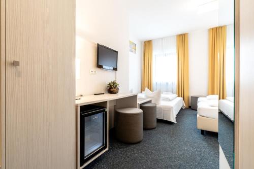 A television and/or entertainment centre at Hotel Wandinger Hof by Lehmann Hotels