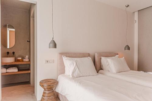 Ένα ή περισσότερα κρεβάτια σε δωμάτιο στο Amarelo Suites